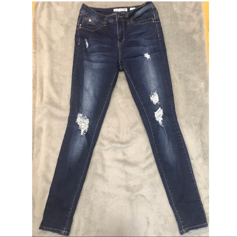Lightly ripped skinny jeans
